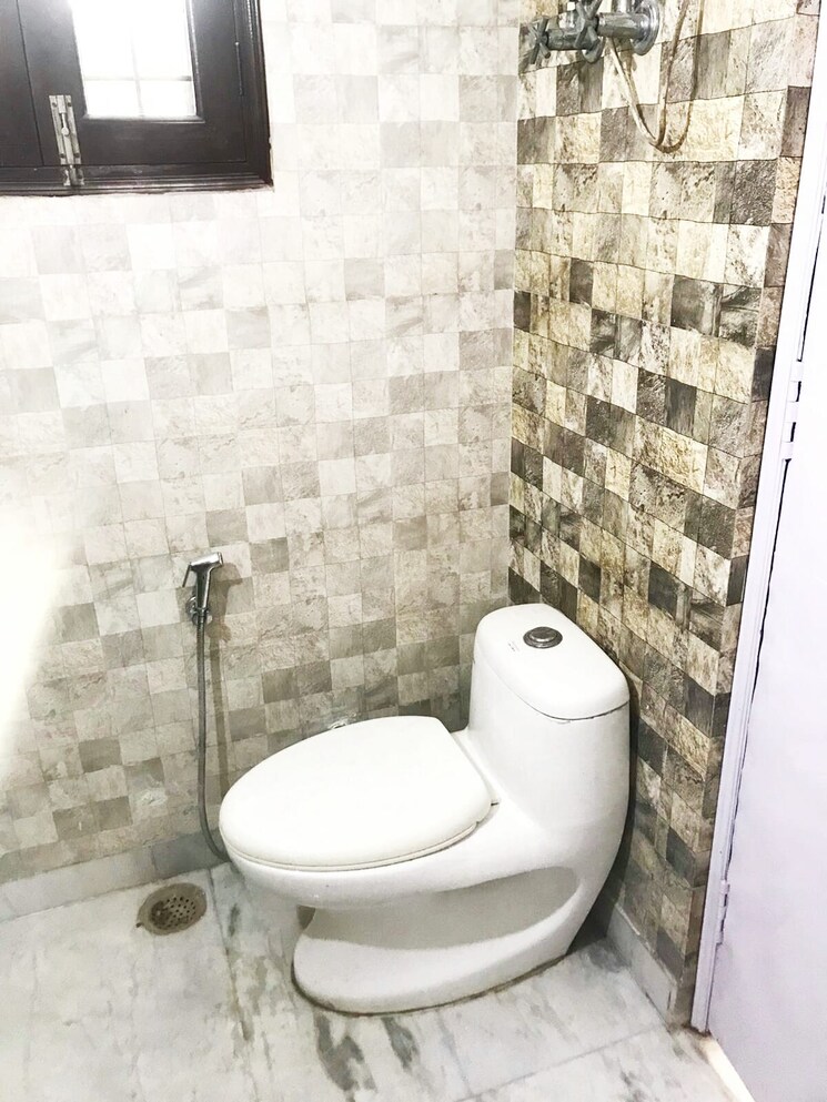 Bathroom, sector 27 1 RK 500 Sq.Ft. Builder Floor In Sector 27 Gurgaon 8719820