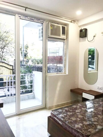 Room in 1 RK Builder Floor at Sector 27 – for Rent
