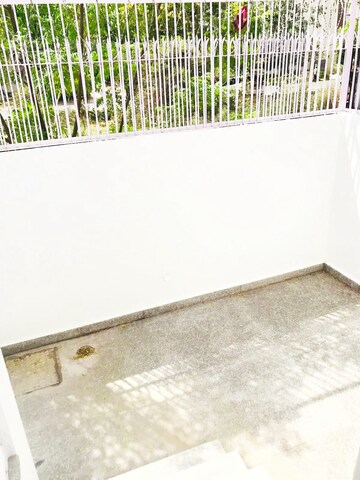 Balcony in 1 RK Builder Floor at Sector 27 – for Rent