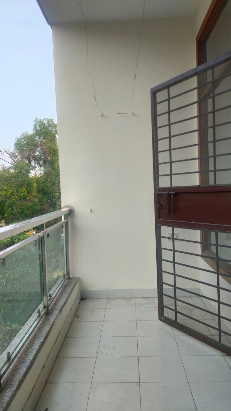 Balcony, vaishali sector 5 3 Bedroom 1250 Sq.Ft. Builder Floor In Vaishali Sector 5 Ghaziabad 8720508