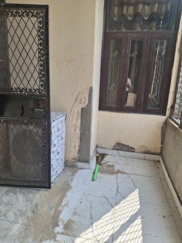 Bathroom in 2 BHK Builder Floor at Vaishali Sector 6 – for Rent
