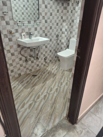 Furnished Amenities in 2 BHK Builder Floor at Vaishali Sector 6 – for Rent