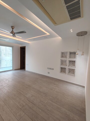 Room in 4 BHK Builder Floor at Panchsheel Park – for Rent
