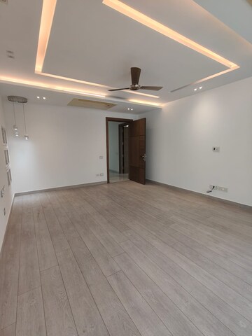 Room in 4 BHK Builder Floor at Panchsheel Park – for Rent