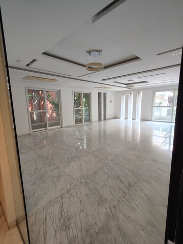 Room in 4 BHK Builder Floor at Panchsheel Park – for Rent