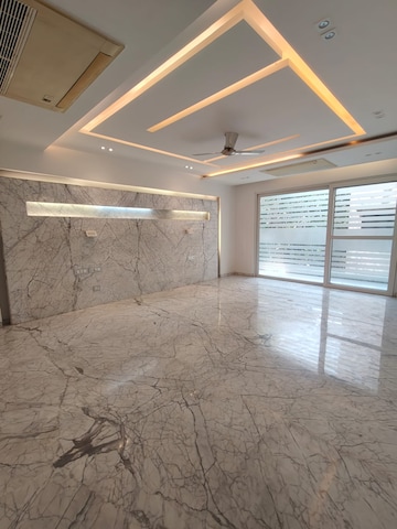 Parking in 4 BHK Builder Floor at Panchsheel Park – for Rent