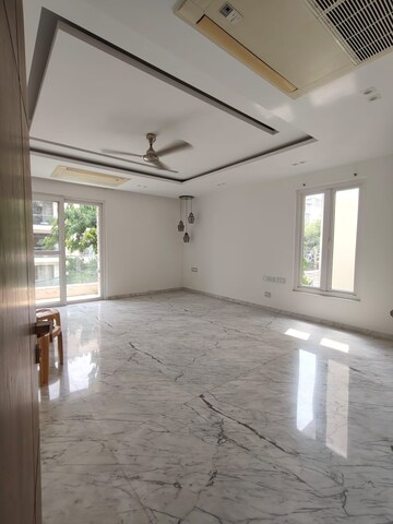 Room in 4 BHK Builder Floor at Panchsheel Park – for Rent
