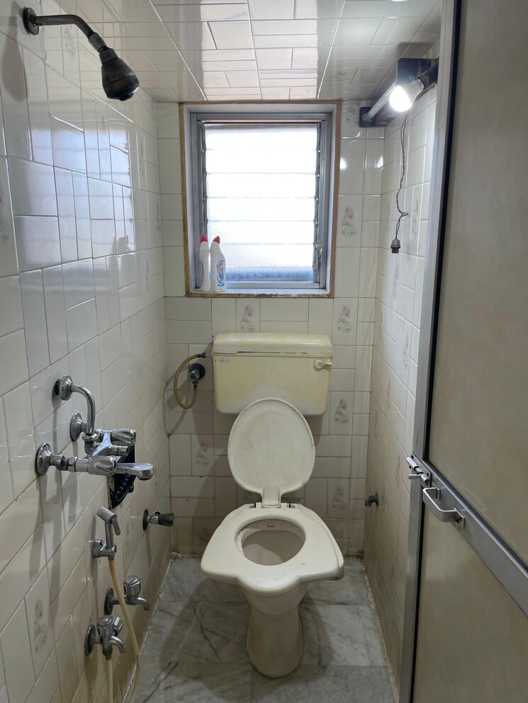 Bathroom, shiv-darshan-andheri 2 Bedroom 850 Sq.Ft. Apartment In Andheri East Mumbai 8720587