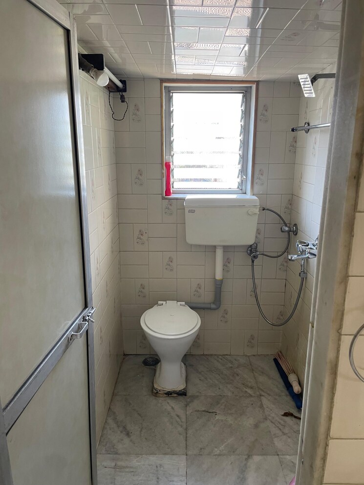 Bathroom, shiv-darshan-andheri 2 Bedroom 850 Sq.Ft. Apartment In Andheri East Mumbai 8720587