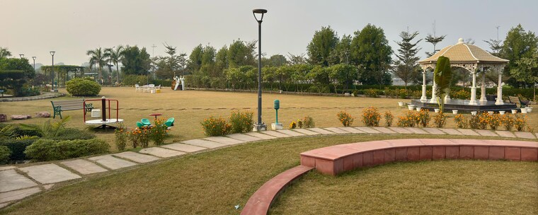 Garden, seema-sadan-farukh-nagar  150 Sq.Yd. Plot In Farukh Nagar Sector 1 Gurgaon 8720654