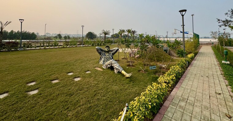 Garden, seema-sadan-farukh-nagar  150 Sq.Yd. Plot In Farukh Nagar Sector 1 Gurgaon 8720654