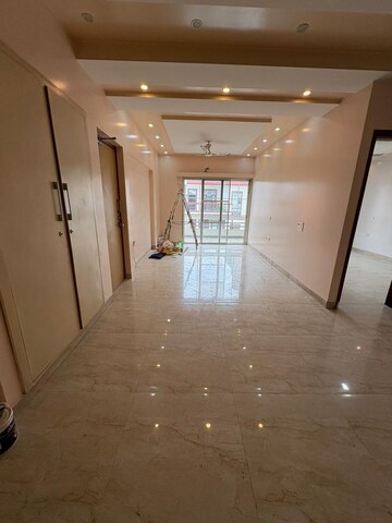 Building Lobby in 3 BHK Apartment at Ansal Highland Park, Sector 103 – for Rent