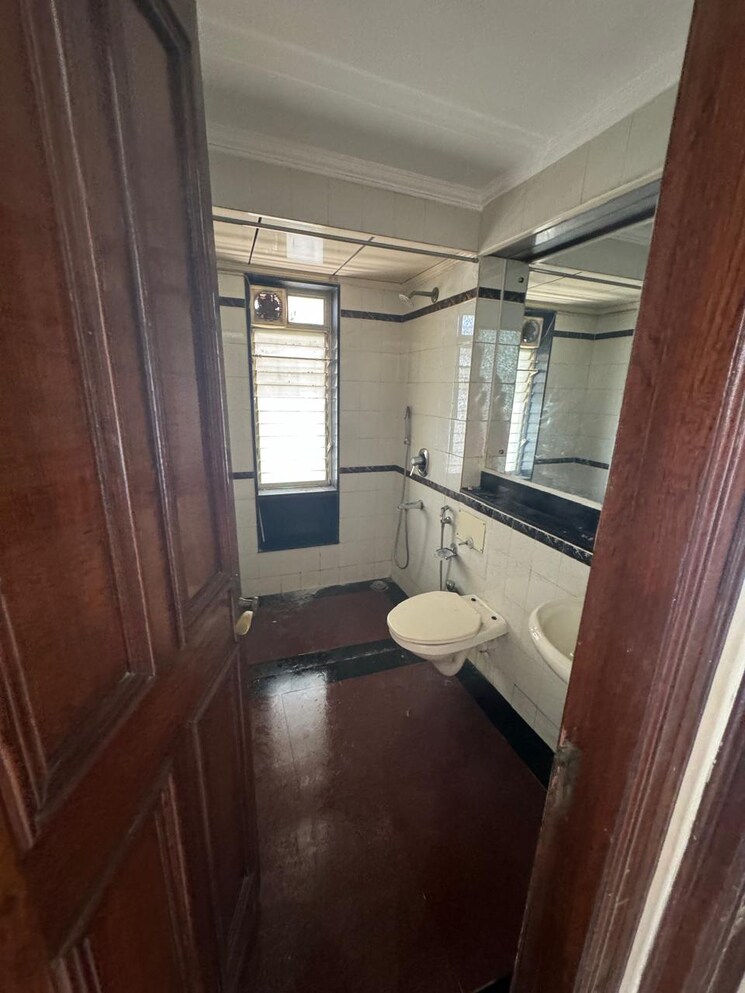 Bathroom, usha-villa 3 Bedroom 1200 Sq.Ft. Apartment In Santacruz West Mumbai 8720704
