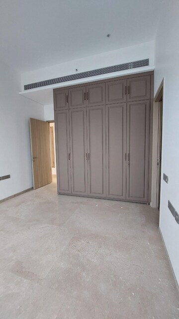 Room in 5 BHK Apartment at Rustomjee Crown, Prabhadevi – for Rent