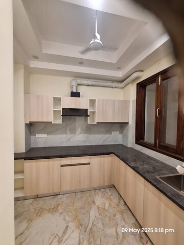 Kitchen in 2 BHK Builder Floor at Sector 17 – for Rent