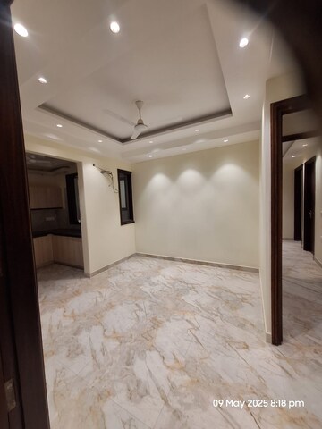 Room in 2 BHK Builder Floor at Sector 17 – for Rent