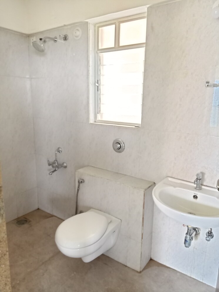 Bathroom, kool-homes-panchamrut-apartment 3 Bedroom 1650 Sq.Ft. Apartment In Ambegaon Budruk Pune 8720773