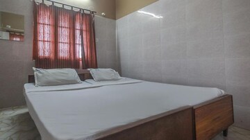 Bedroom in 3 BHK Builder Floor at Kalkaji – for Rent
