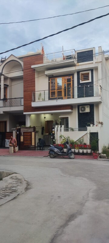 3 BHK Villa For Rent in Gms Road