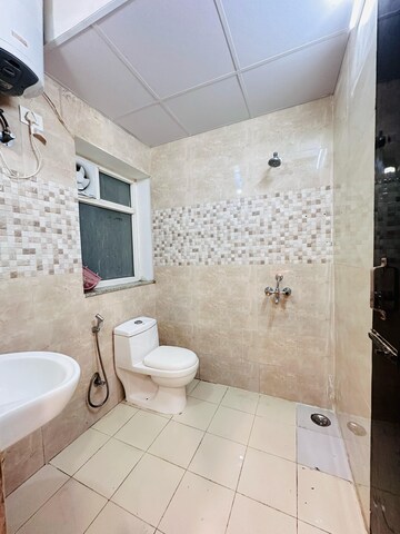 Bathroom in 1 RK Builder Floor at Sector 27 – for Rent