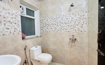 Bathroom in 1 RK Builder Floor at Sector 27 – for Rent