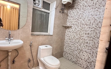 Bathroom in 1 RK Builder Floor at Sector 27 – for Rent