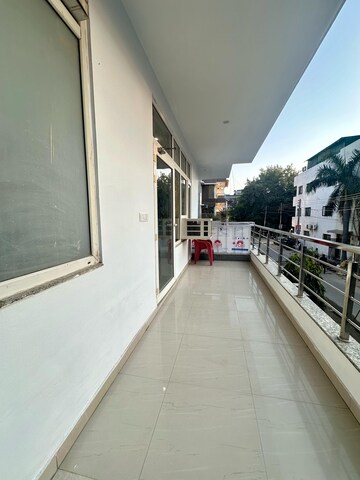 Balcony in 1 RK Builder Floor at Sector 27 – for Rent