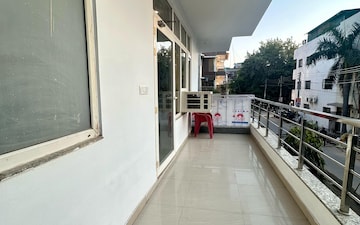 Balcony in 1 RK Builder Floor at Sector 27 – for Rent