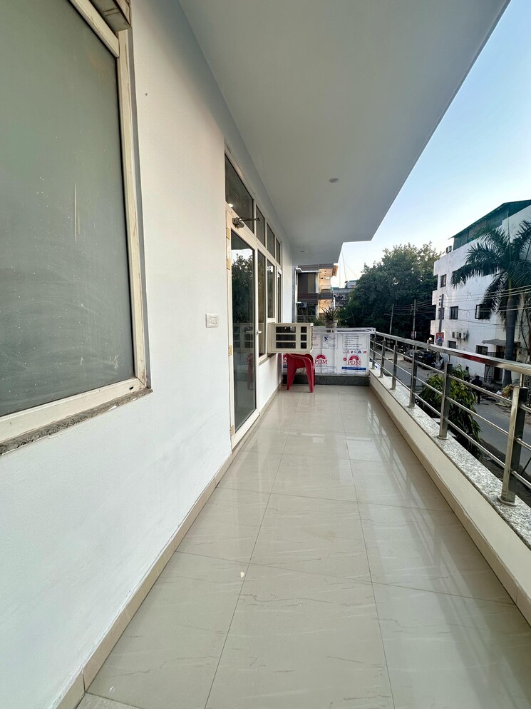 Balcony, sector 27 1 RK 600 Sq.Ft. Builder Floor In Sector 27 Gurgaon 8720526
