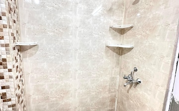 Bathroom in 1 RK Builder Floor at Sector 27 – for Rent