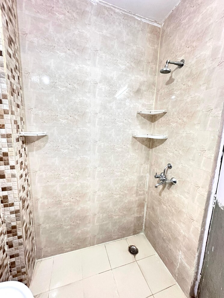 Bathroom, sector 27 1 RK 600 Sq.Ft. Builder Floor In Sector 27 Gurgaon 8720526