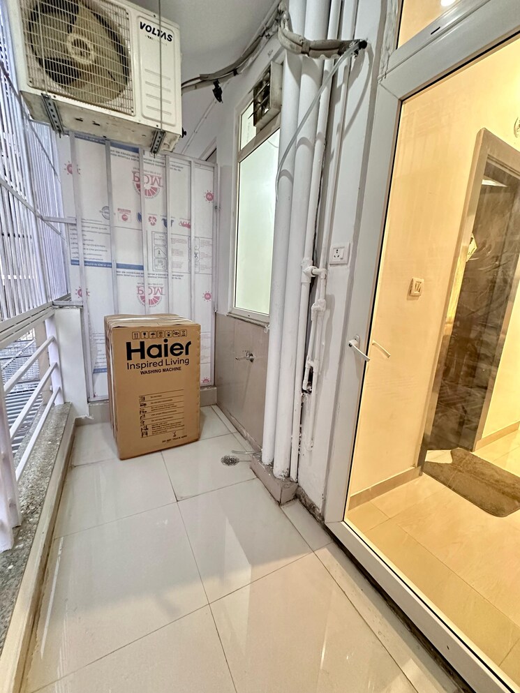 Balcony, sector 27 1 RK 600 Sq.Ft. Builder Floor In Sector 27 Gurgaon 8720526