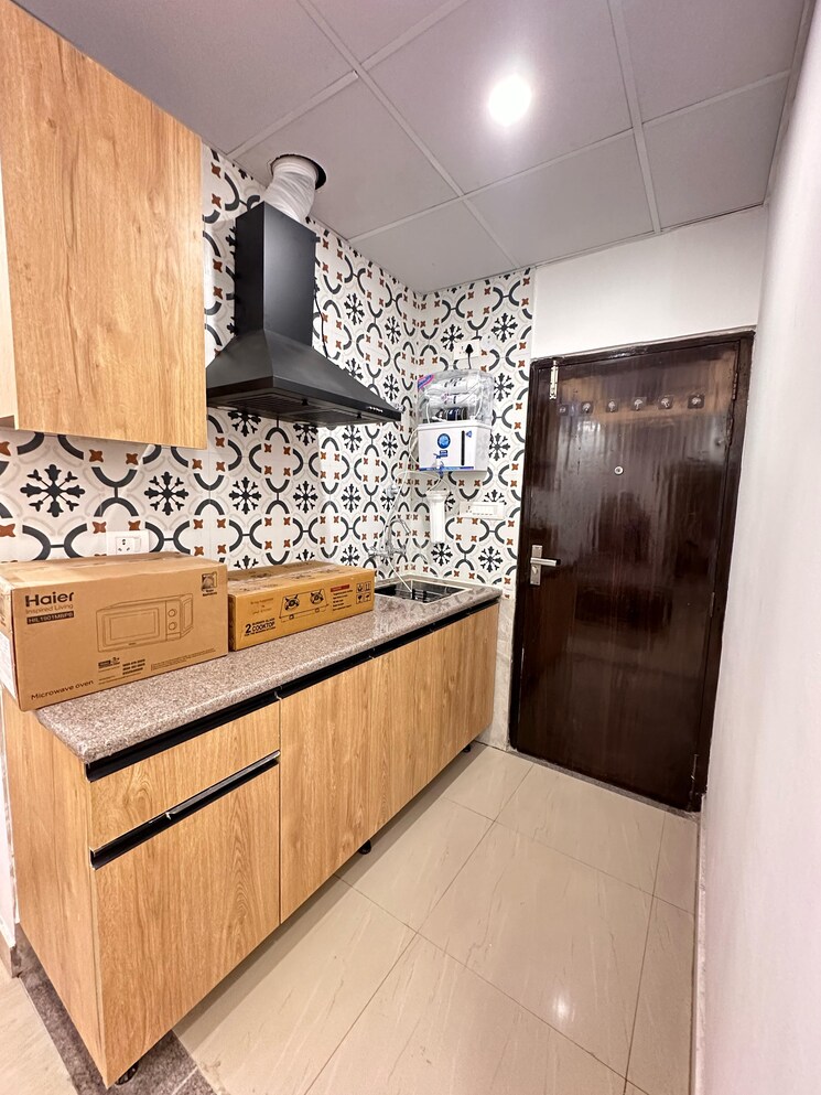 Kitchen, sector 27 1 RK 600 Sq.Ft. Builder Floor In Sector 27 Gurgaon 8720526