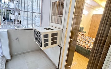 Balcony in 1 RK Builder Floor at Sector 27 – for Rent