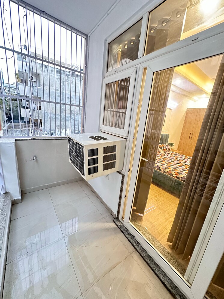 Balcony, sector 27 1 RK 600 Sq.Ft. Builder Floor In Sector 27 Gurgaon 8720526