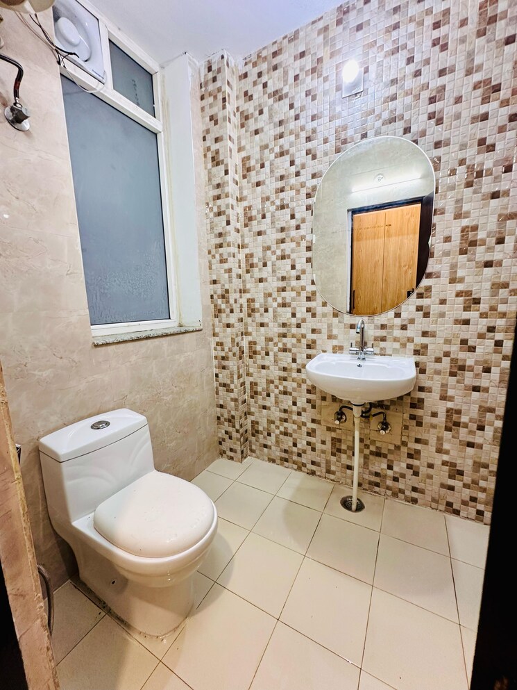 Bathroom, sector 27 1 RK 600 Sq.Ft. Builder Floor In Sector 27 Gurgaon 8720526