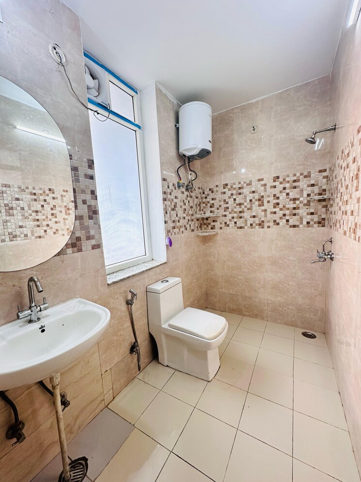 Bathroom, sector 27 1 RK 600 Sq.Ft. Builder Floor In Sector 27 Gurgaon 8720526