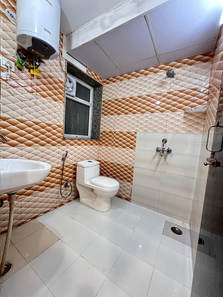 Bathroom, sector 27 1 RK 600 Sq.Ft. Builder Floor In Sector 27 Gurgaon 8720526