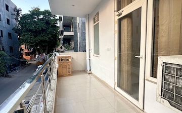 Balcony in 1 RK Builder Floor at Sector 27 – for Rent