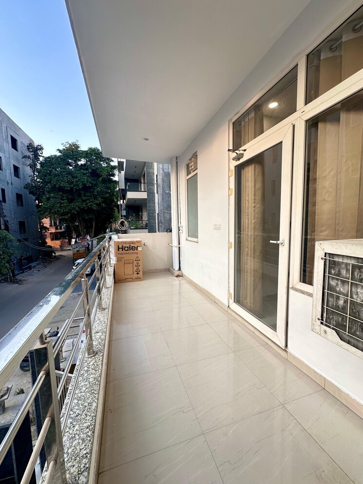 Balcony, sector 27 1 RK 600 Sq.Ft. Builder Floor In Sector 27 Gurgaon 8720526