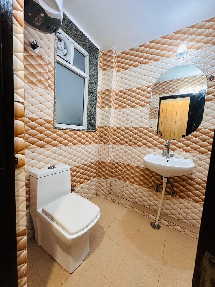 Bathroom, sector 27 1 RK 600 Sq.Ft. Builder Floor In Sector 27 Gurgaon 8720526