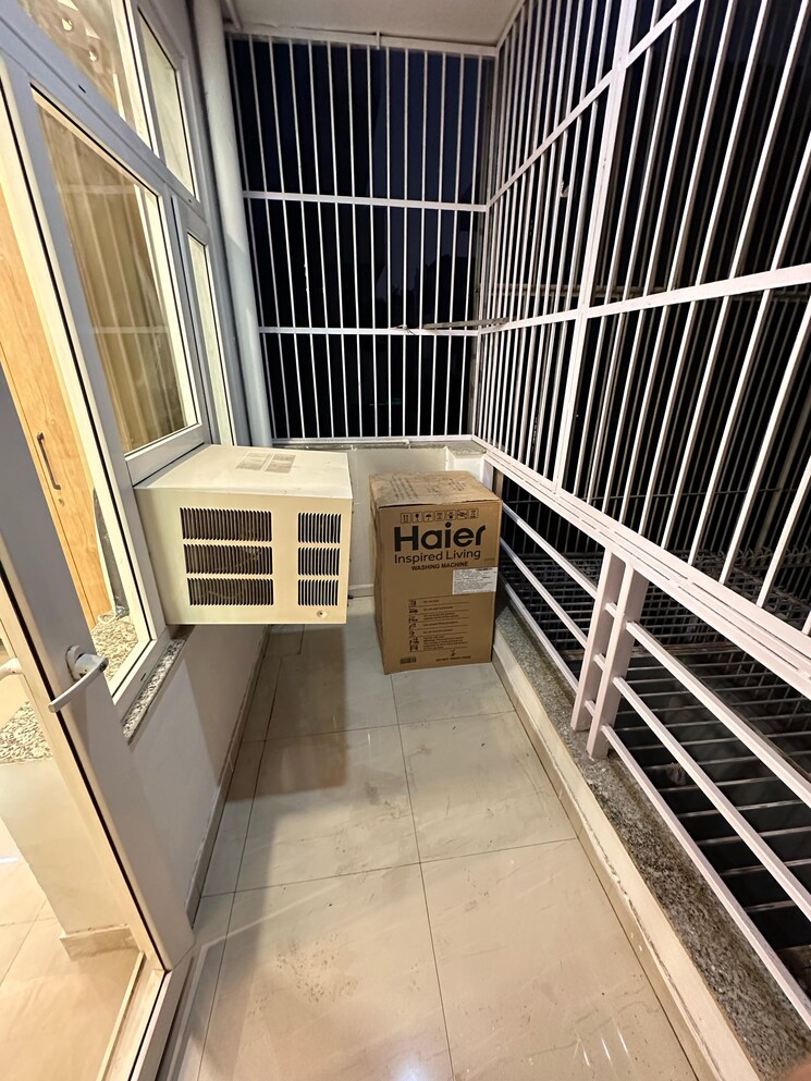 Balcony, sector 27 1 RK 600 Sq.Ft. Builder Floor In Sector 27 Gurgaon 8720526