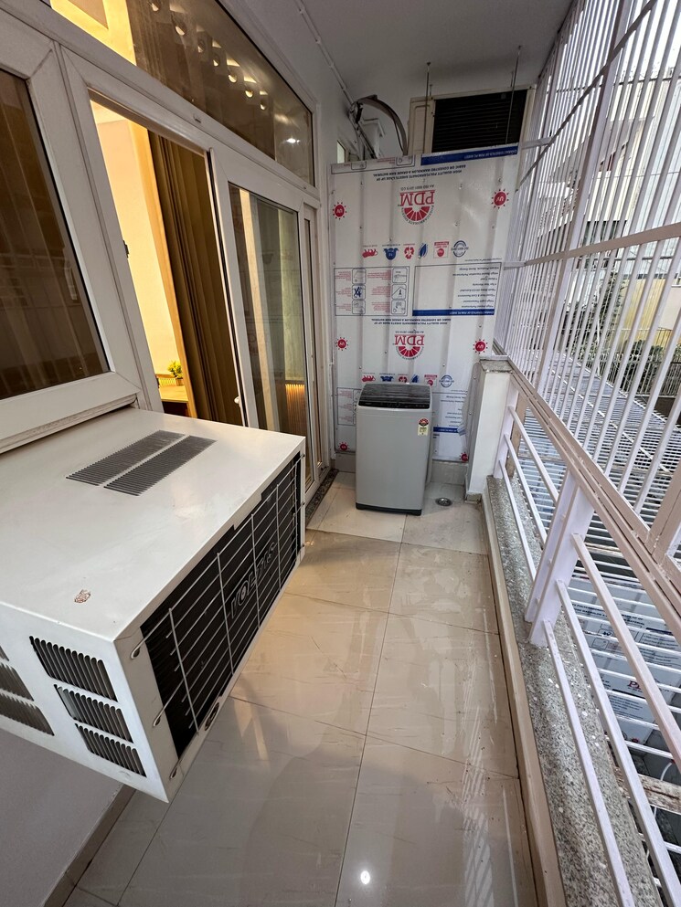 Balcony, sector 27 1 RK 600 Sq.Ft. Builder Floor In Sector 27 Gurgaon 8720526