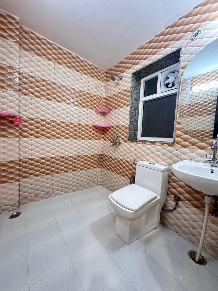 Bathroom, sector 27 1 RK 600 Sq.Ft. Builder Floor In Sector 27 Gurgaon 8720526
