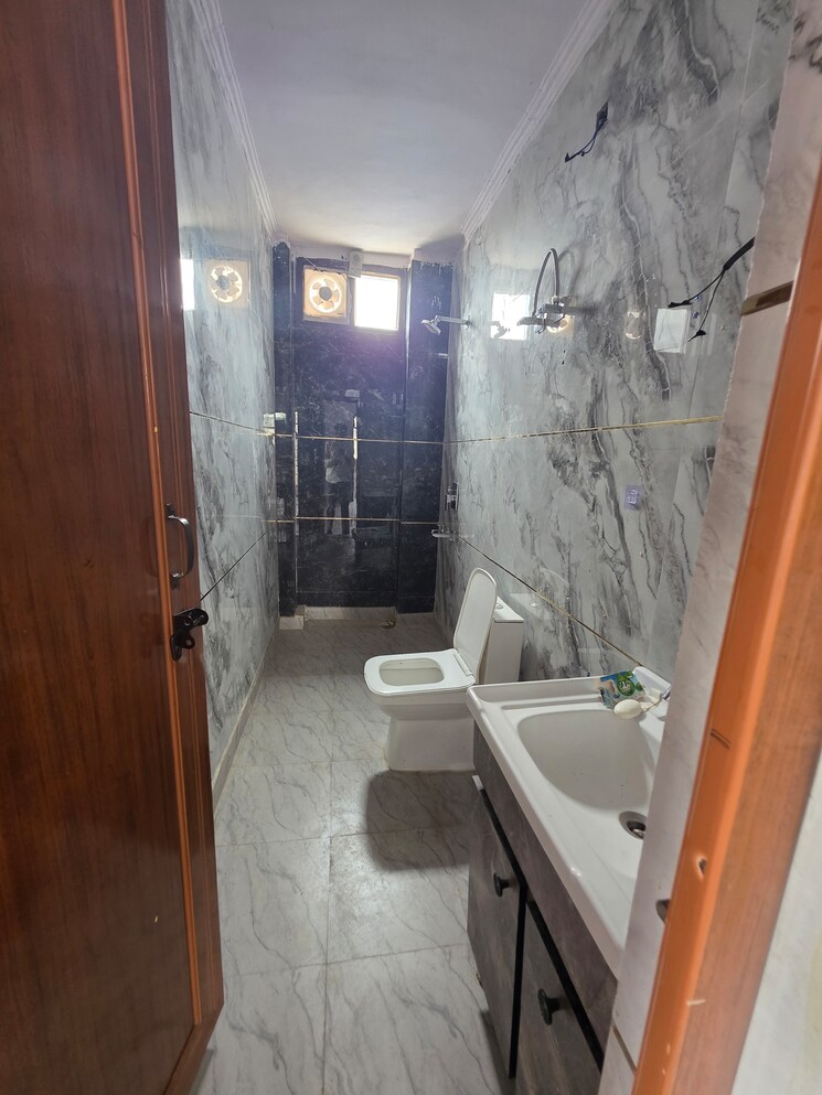 Living Room, vishwas park 2 Bedroom 85 Sq.Yd. Builder Floor In Vishwas Park Delhi 8720840