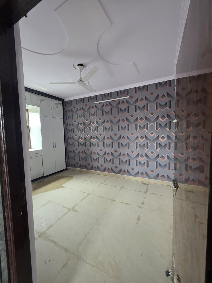 Bathroom, vishwas park 2 Bedroom 85 Sq.Yd. Builder Floor In Vishwas Park Delhi 8720840