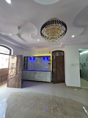 Furnished Amenities in 2 BHK Builder Floor at Vishwas Park – for Rent