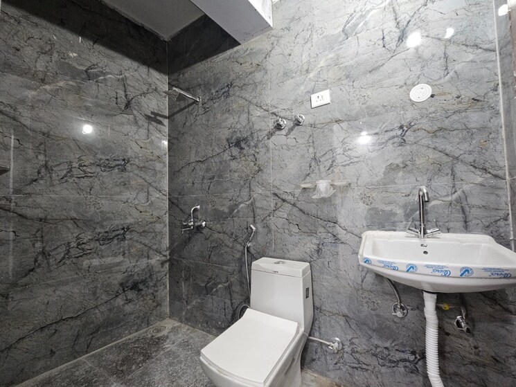 Bathroom, paryavaran complex 1 Bedroom 450 Sq.Ft. Builder Floor In Paryavaran Complex Delhi 8720845