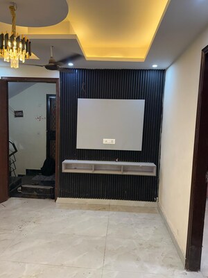 Room in 2 BHK Apartment at Vasant Kunj – for Sale