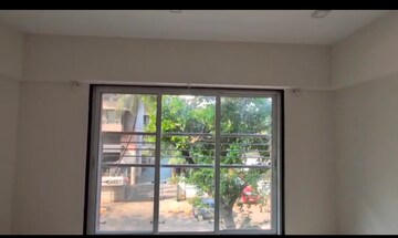 Room in 3 BHK Apartment at Pentagon Mantri Parijat, Santacruz West – for Rent